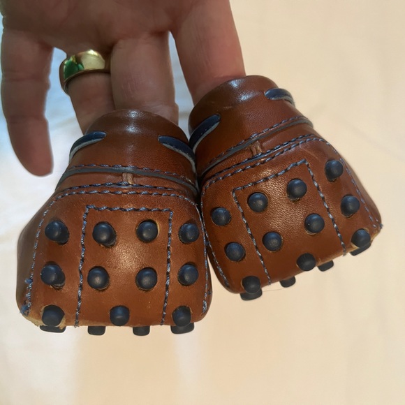 TOD’S women’s brown leather Gommino Driving Shoes - Picture 5 of 6